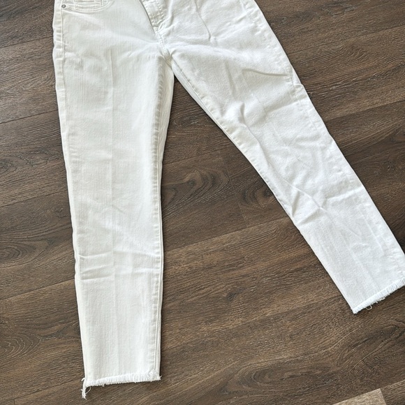 7 For All Mankind Jeans.  White.  Women’s size 31. - Picture 5 of 8